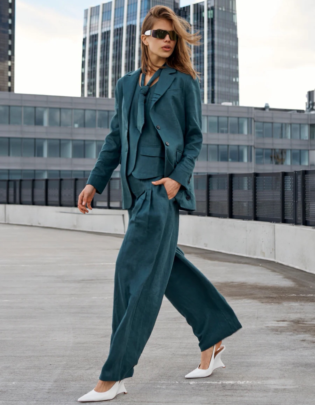 NÜ DENMARK SPODNIE WITH PLEATS PETROL